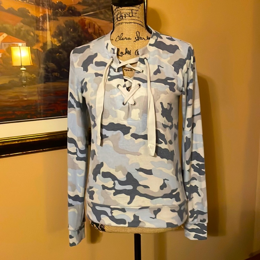 Derek Heart blue camouflage top, size S.